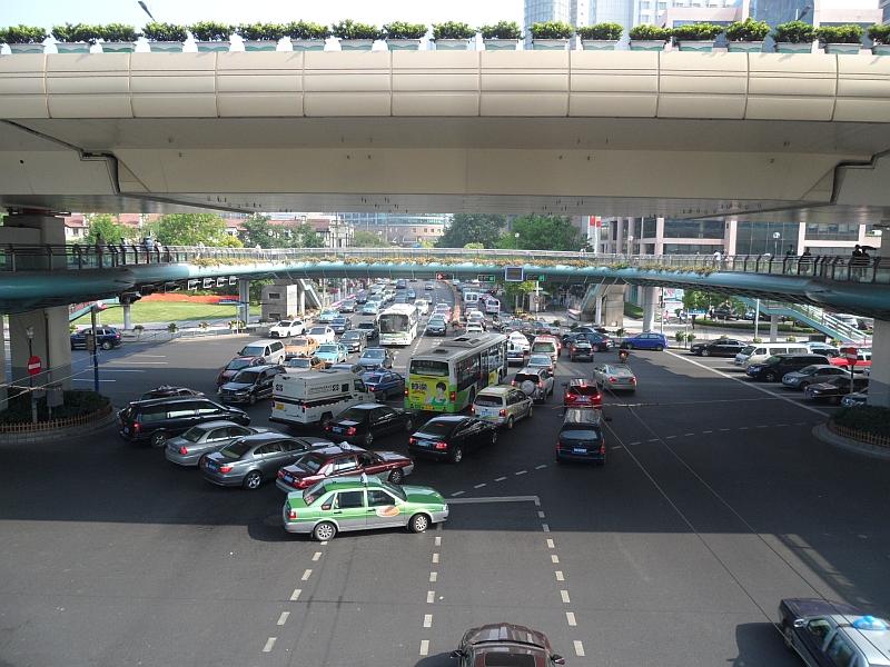 5 lanes of traffic turning left